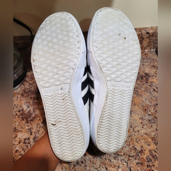 Adidas men's 8.5 - Picture 4 of 5